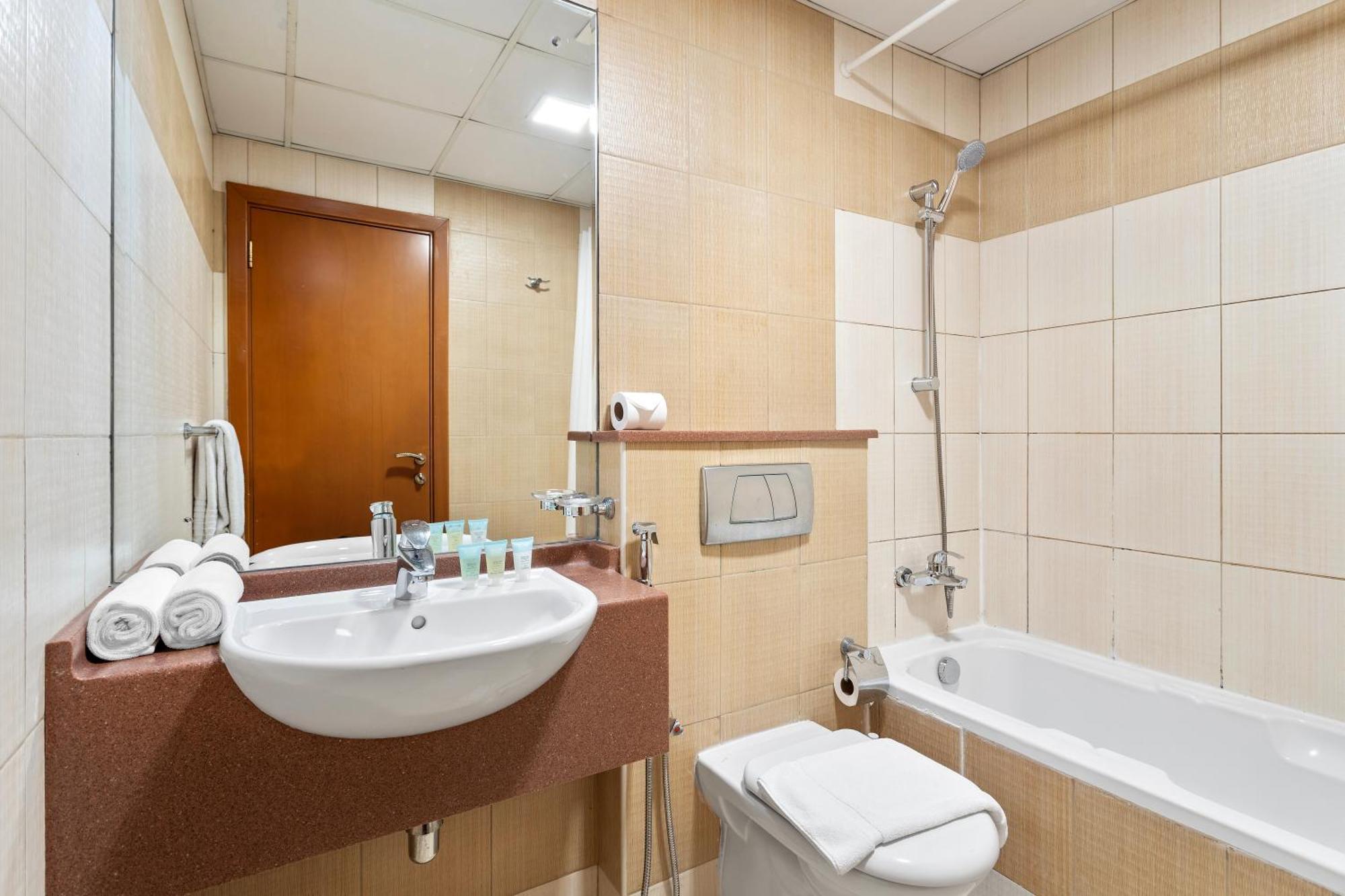 1Br Marina Diamond 1 Near Sobha Metro Apartment Dubai