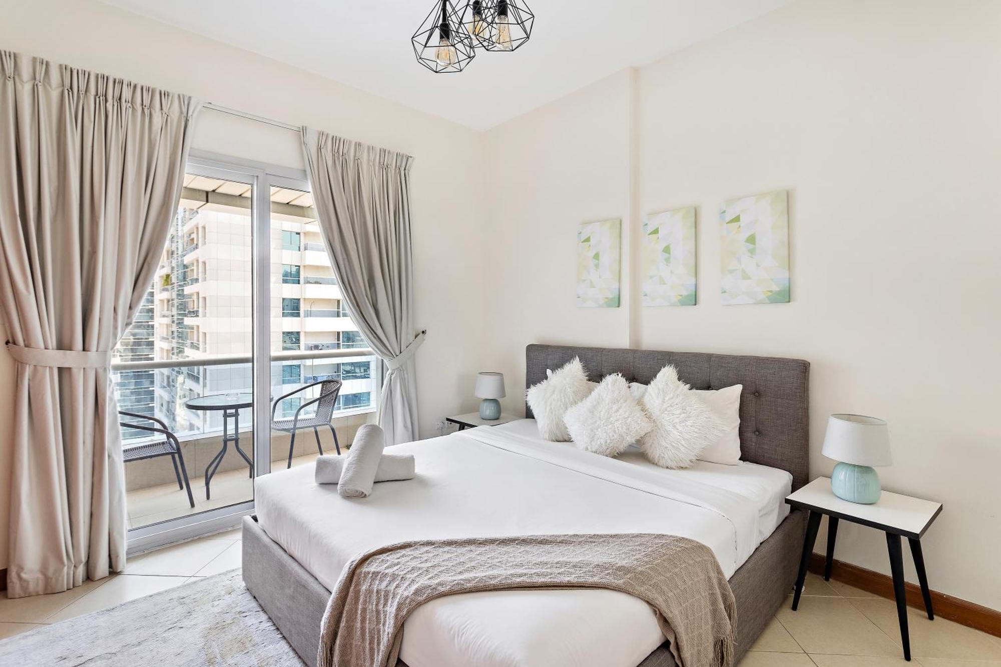 1Br Marina Diamond 1 Near Sobha Metro Apartment Dubai